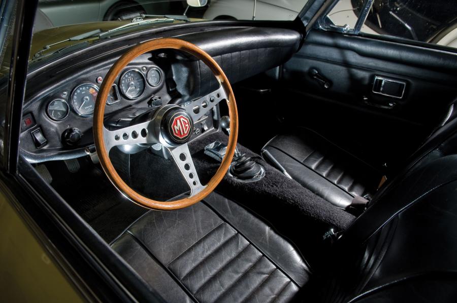  MG C GT Coupe 1969 года  (фото 16 из 22)
